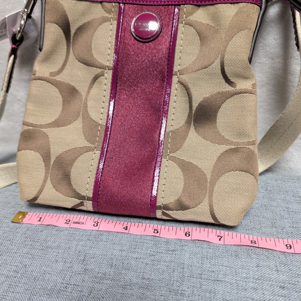 New‎ Coach Signature Khaki Passion Berry Trim Crossbody Swingpack Bag F48806 - Picture 13 of 13